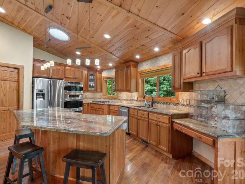 140 Slim Ridge, Maggie Valley, NC 28751.  MLS# CAR4381196, YatesRealty ID 25193. 
