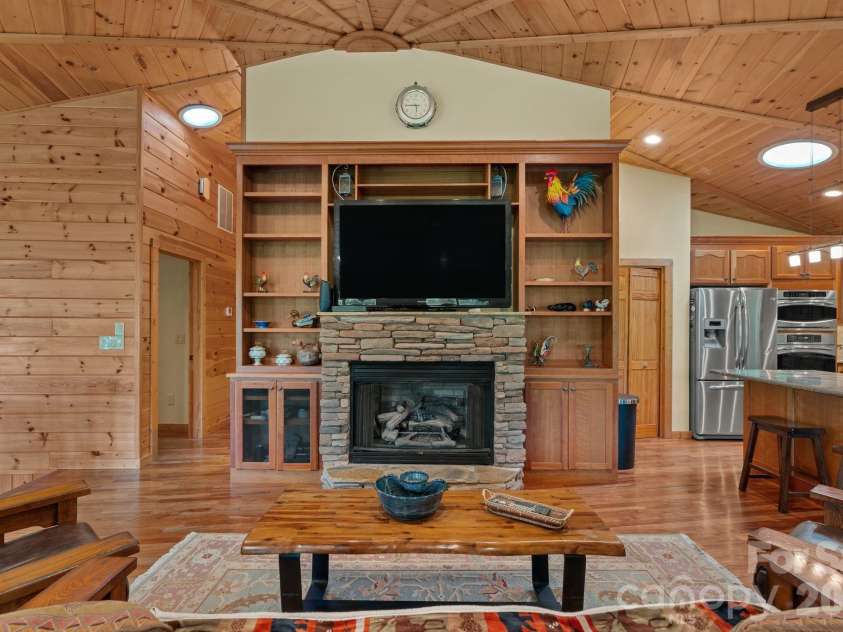 140 Slim Ridge, Maggie Valley, NC 28751.  MLS# CAR4381196, YatesRealty ID 25193. 