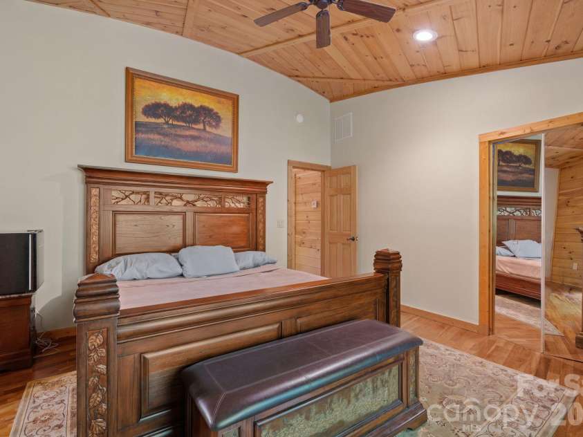 140 Slim Ridge, Maggie Valley, NC 28751.  MLS# CAR4381196, YatesRealty ID 25193. 