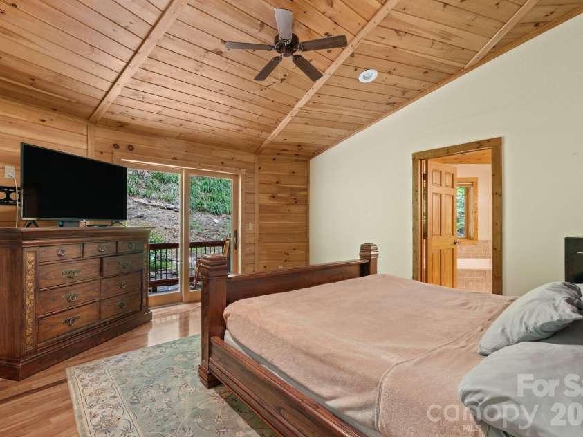 140 Slim Ridge, Maggie Valley, NC 28751.  MLS# CAR4381196, YatesRealty ID 25193. 