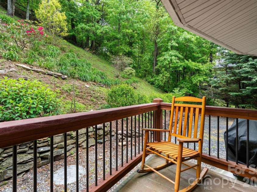 140 Slim Ridge, Maggie Valley, NC 28751.  MLS# CAR4381196, YatesRealty ID 25193. 