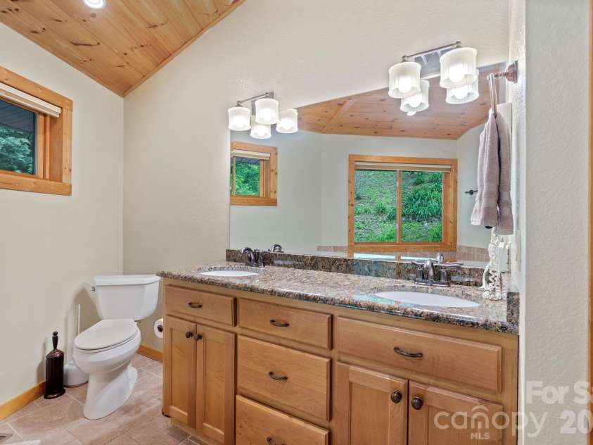 140 Slim Ridge, Maggie Valley, NC 28751.  MLS# CAR4381196, YatesRealty ID 25193. 