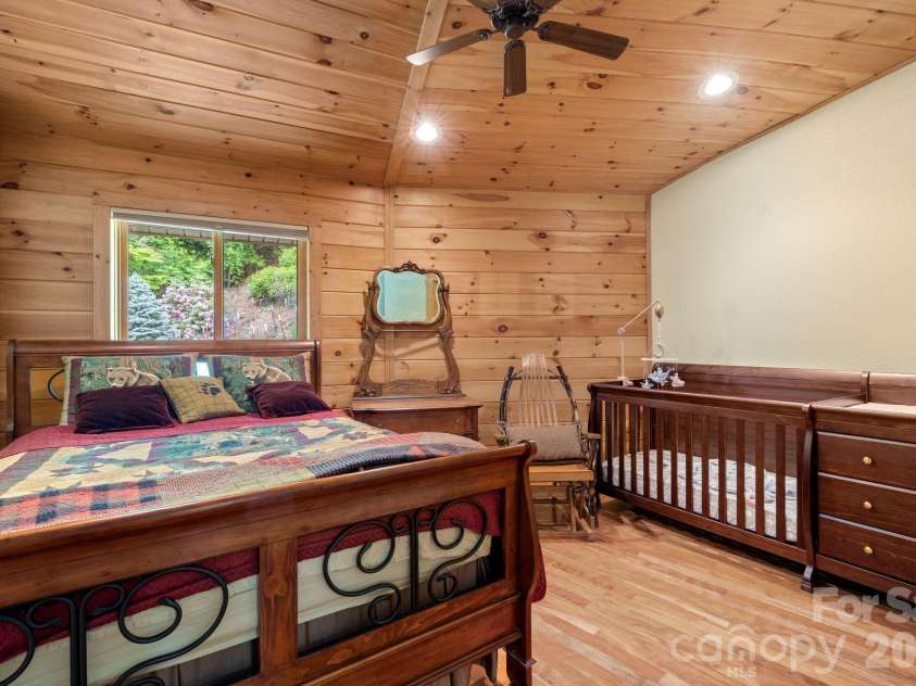 140 Slim Ridge, Maggie Valley, NC 28751.  MLS# CAR4381196, YatesRealty ID 25193. 