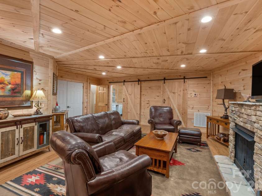 140 Slim Ridge, Maggie Valley, NC 28751.  MLS# CAR4381196, YatesRealty ID 25193. 