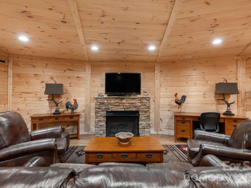 140 Slim Ridge, Maggie Valley, NC 28751.  MLS# CAR4381196, YatesRealty ID 25193. 