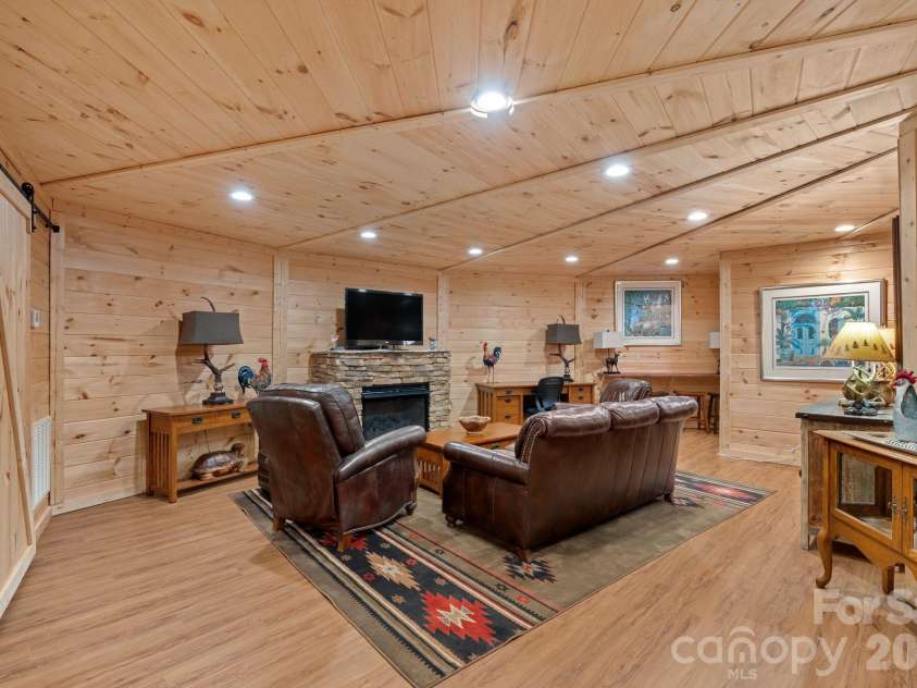 140 Slim Ridge, Maggie Valley, NC 28751.  MLS# CAR4381196, YatesRealty ID 25193. 