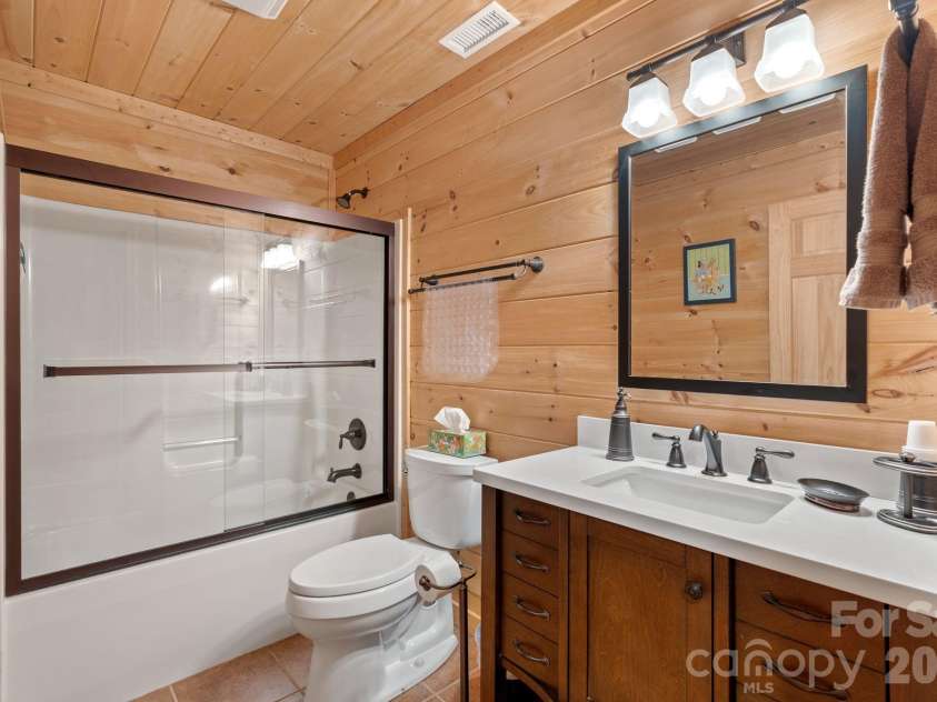140 Slim Ridge, Maggie Valley, NC 28751.  MLS# CAR4381196, YatesRealty ID 25193. 