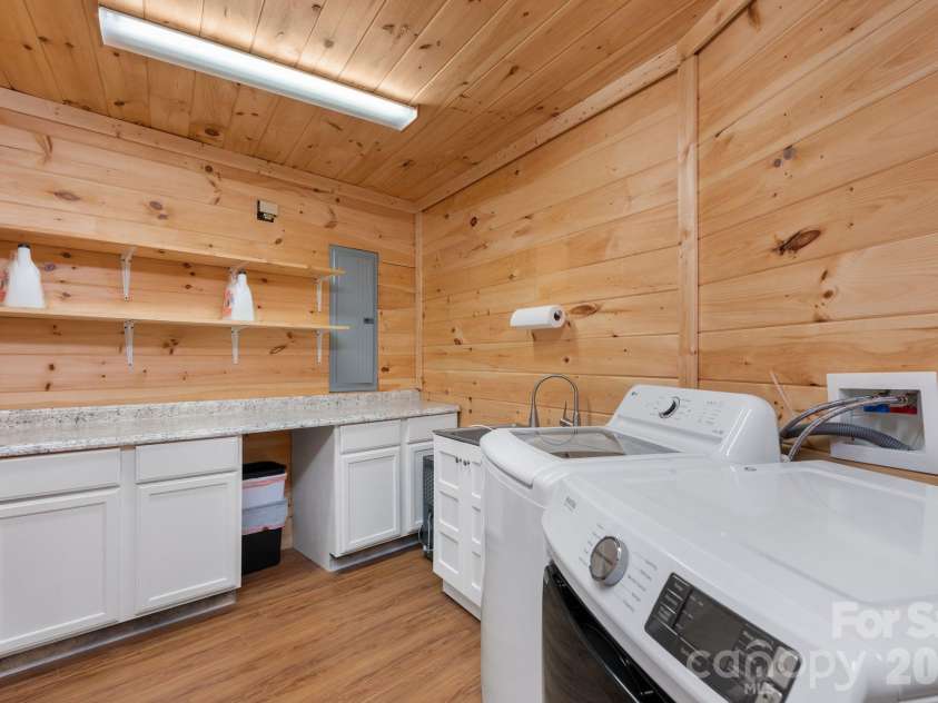 140 Slim Ridge, Maggie Valley, NC 28751.  MLS# CAR4381196, YatesRealty ID 25193. 