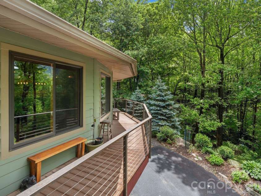 140 Slim Ridge, Maggie Valley, NC 28751.  MLS# CAR4381196, YatesRealty ID 25193. 