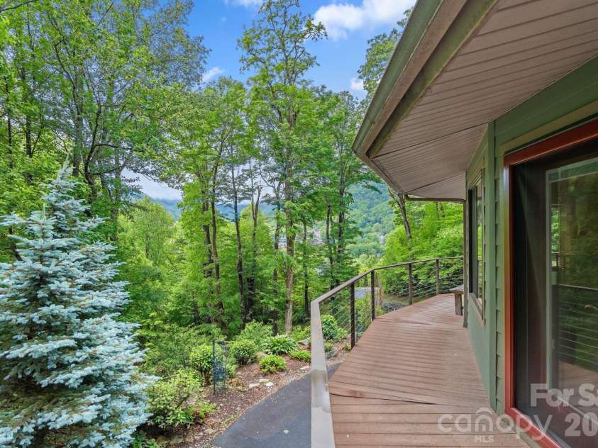140 Slim Ridge, Maggie Valley, NC 28751.  MLS# CAR4381196, YatesRealty ID 25193. 