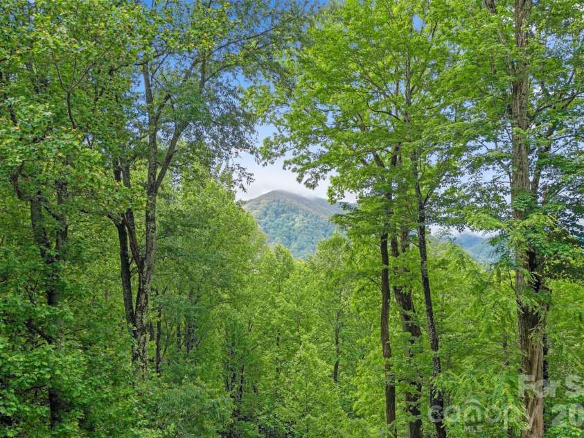 140 Slim Ridge, Maggie Valley, NC 28751.  MLS# CAR4381196, YatesRealty ID 25193. 