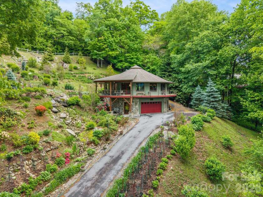 140 Slim Ridge, Maggie Valley, NC 28751.  MLS# CAR4381196, YatesRealty ID 25193. 
