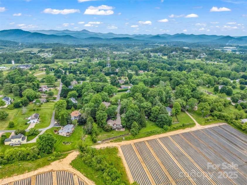 11 Bannerwood Drive, Horse Shoe, NC 28742.  MLS# CAR4257161, YatesRealty ID 25194. 