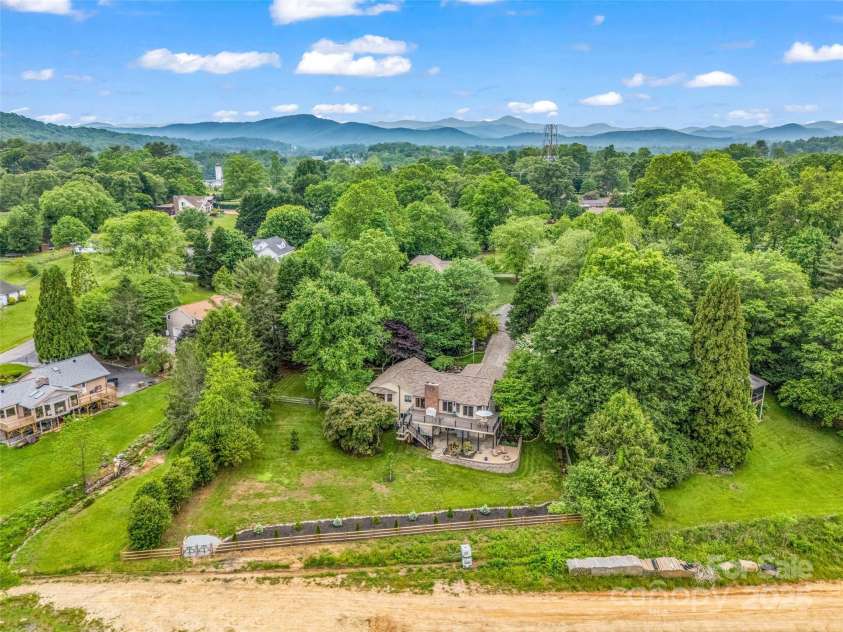 11 Bannerwood Drive, Horse Shoe, NC 28742.  MLS# CAR4257161, YatesRealty ID 25194. 