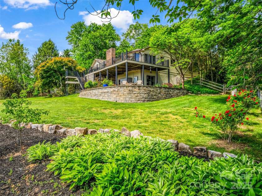 11 Bannerwood Drive, Horse Shoe, NC 28742.  MLS# CAR4257161, YatesRealty ID 25194. 