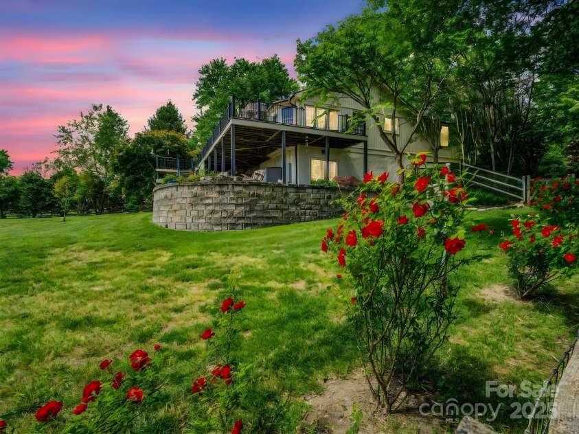 11 Bannerwood Drive, Horse Shoe, NC 28742.  MLS# CAR4257161, YatesRealty ID 25194. 