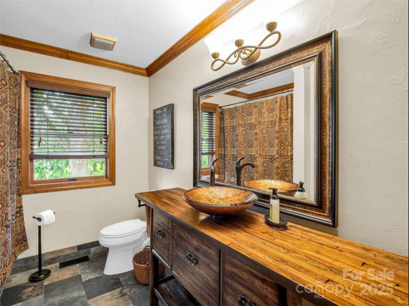 11 Bannerwood Drive, Horse Shoe, NC 28742.  MLS# CAR4257161, YatesRealty ID 25194. Additional Bathroom