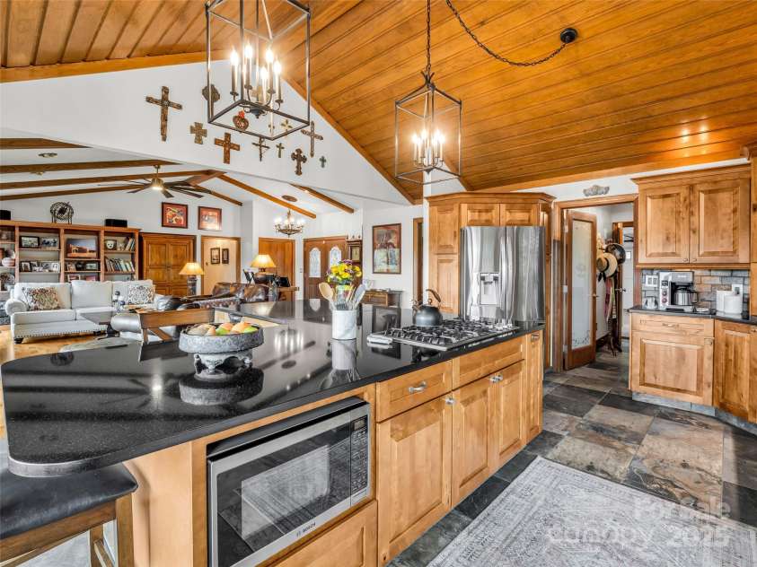 11 Bannerwood Drive, Horse Shoe, NC 28742.  MLS# CAR4257161, YatesRealty ID 25194. Kitchen