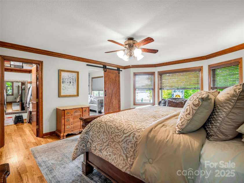 11 Bannerwood Drive, Horse Shoe, NC 28742.  MLS# CAR4257161, YatesRealty ID 25194. Primary Bedroom with walk in closet