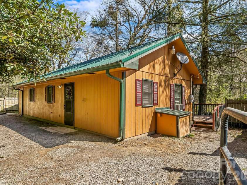 242 Plott Balsam Road, Maggie Valley, NC 28751.  MLS# CAR4356223, YatesRealty ID 25195. 