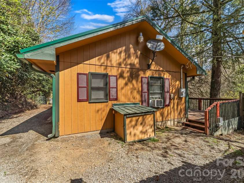 242 Plott Balsam Road, Maggie Valley, NC 28751.  MLS# CAR4356223, YatesRealty ID 25195. 