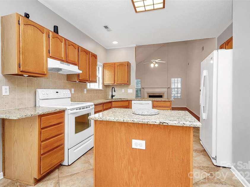 11305 Hunters Landing Drive, Charlotte, NC 28273.  MLS# CAR4273892, YatesRealty ID 25198. 