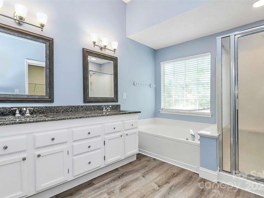 11305 Hunters Landing Drive, Charlotte, NC 28273.  MLS# CAR4273892, YatesRealty ID 25198. 