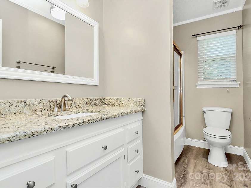 11305 Hunters Landing Drive, Charlotte, NC 28273.  MLS# CAR4273892, YatesRealty ID 25198. 