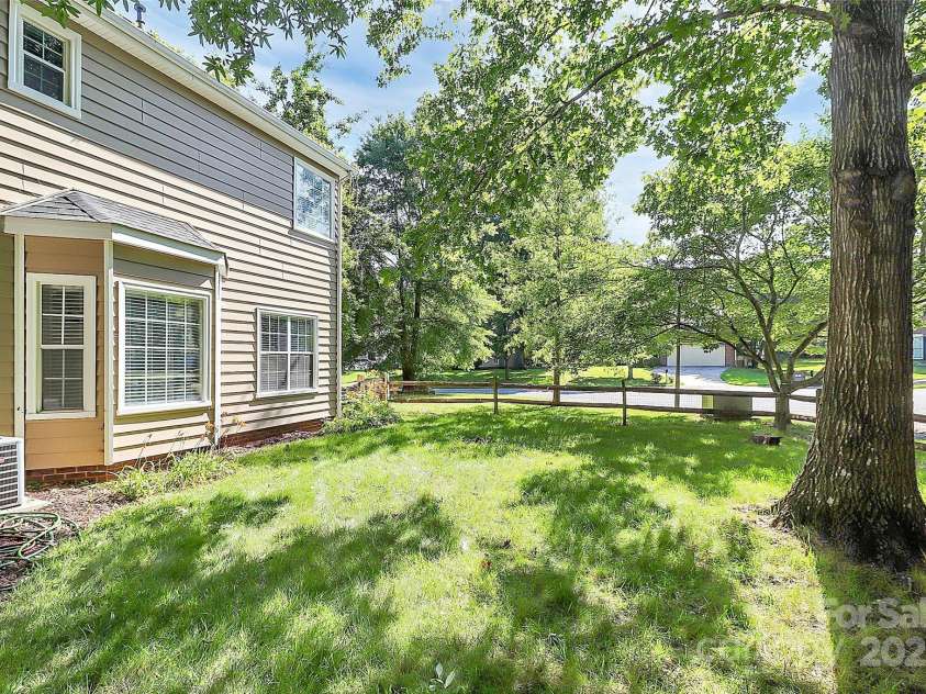 11305 Hunters Landing Drive, Charlotte, NC 28273.  MLS# CAR4273892, YatesRealty ID 25198. 