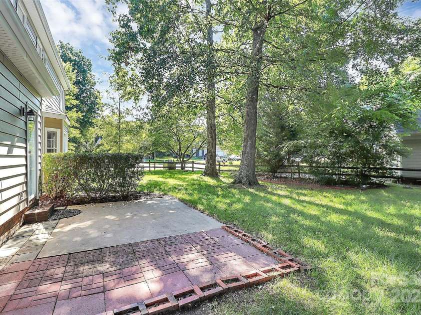 11305 Hunters Landing Drive, Charlotte, NC 28273.  MLS# CAR4273892, YatesRealty ID 25198. 