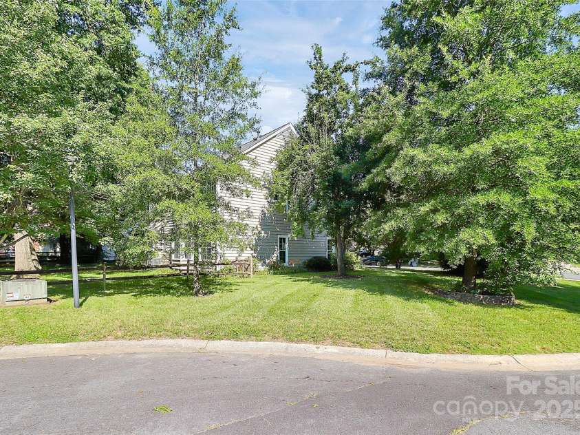 11305 Hunters Landing Drive, Charlotte, NC 28273.  MLS# CAR4273892, YatesRealty ID 25198. 