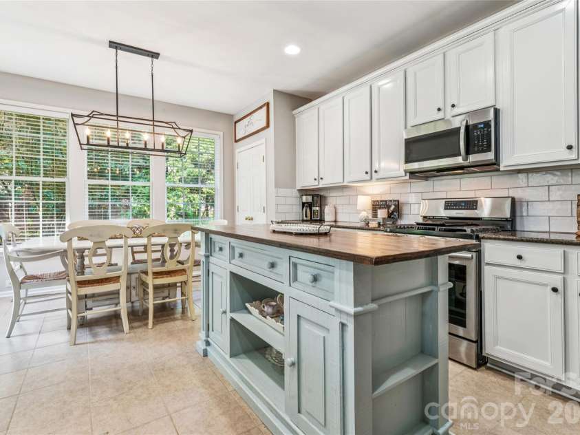 9639 Brandybuck Drive, Charlotte, NC 28269.  MLS# CAR4385629, YatesRealty ID 25199. 
