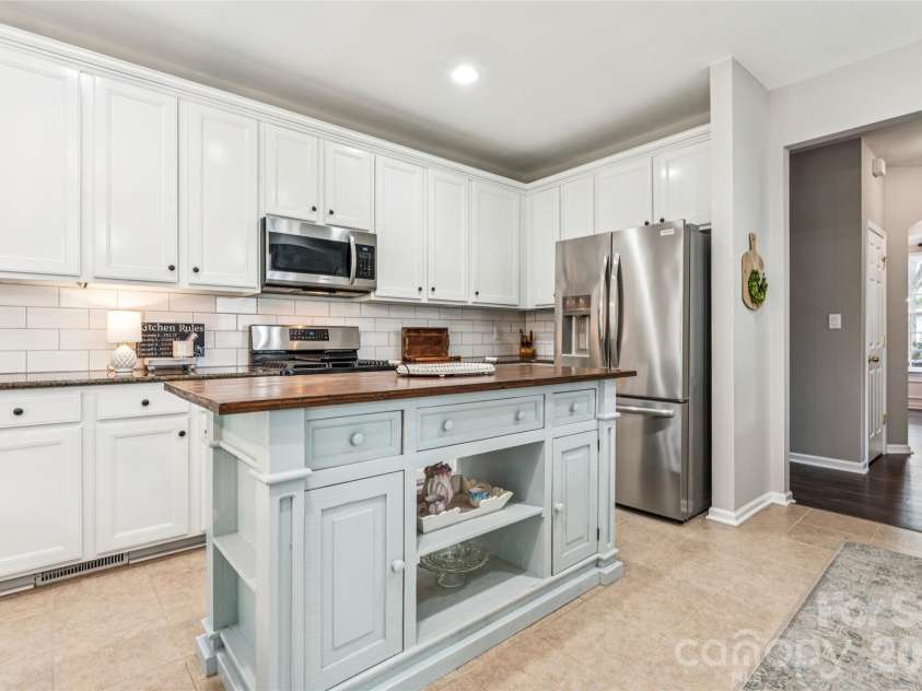 9639 Brandybuck Drive, Charlotte, NC 28269.  MLS# CAR4385629, YatesRealty ID 25199. 