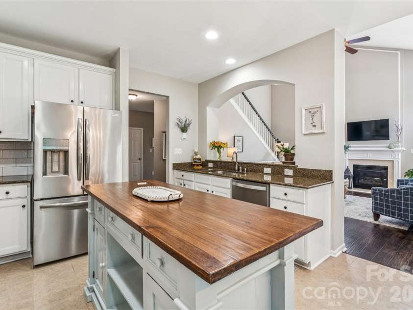 9639 Brandybuck Drive, Charlotte, NC 28269.  MLS# CAR4385629, YatesRealty ID 25199. 