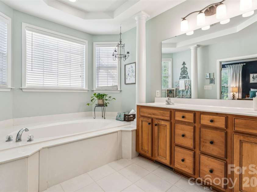 9639 Brandybuck Drive, Charlotte, NC 28269.  MLS# CAR4385629, YatesRealty ID 25199. 
