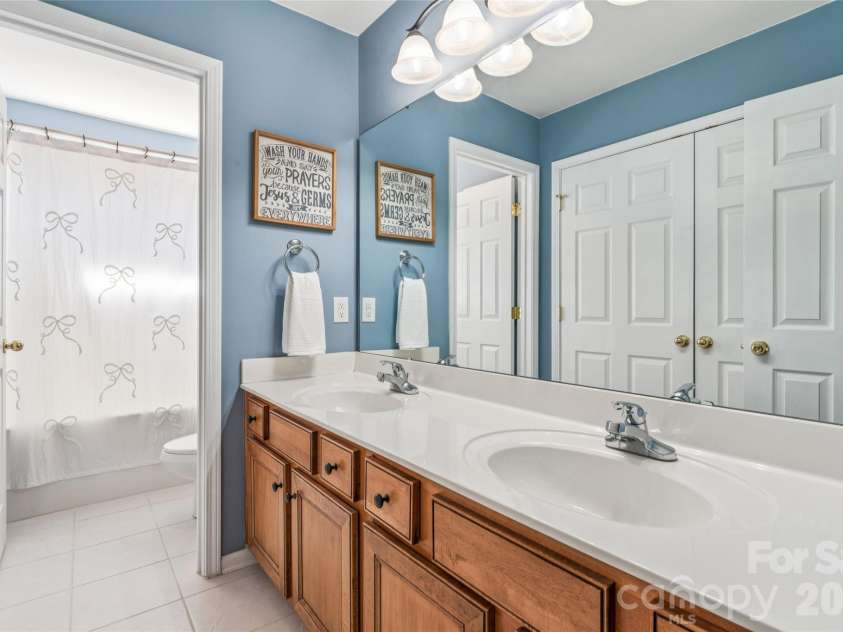 9639 Brandybuck Drive, Charlotte, NC 28269.  MLS# CAR4385629, YatesRealty ID 25199. 