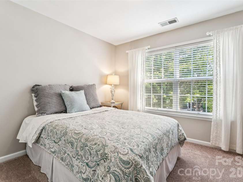 9639 Brandybuck Drive, Charlotte, NC 28269.  MLS# CAR4385629, YatesRealty ID 25199. 
