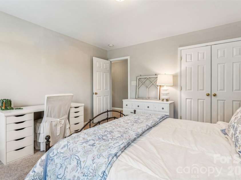 9639 Brandybuck Drive, Charlotte, NC 28269.  MLS# CAR4385629, YatesRealty ID 25199. 