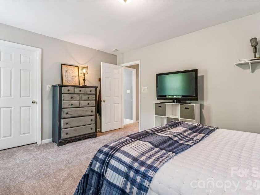 9639 Brandybuck Drive, Charlotte, NC 28269.  MLS# CAR4385629, YatesRealty ID 25199. 