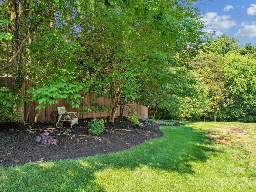 9639 Brandybuck Drive, Charlotte, NC 28269.  MLS# CAR4385629, YatesRealty ID 25199. 