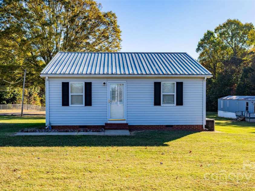 110 Jenkins Farm Lane, Mooresville, NC 28115.  MLS# CAR4316175, YatesRealty ID 252. 2 Bed/1 Bath Home