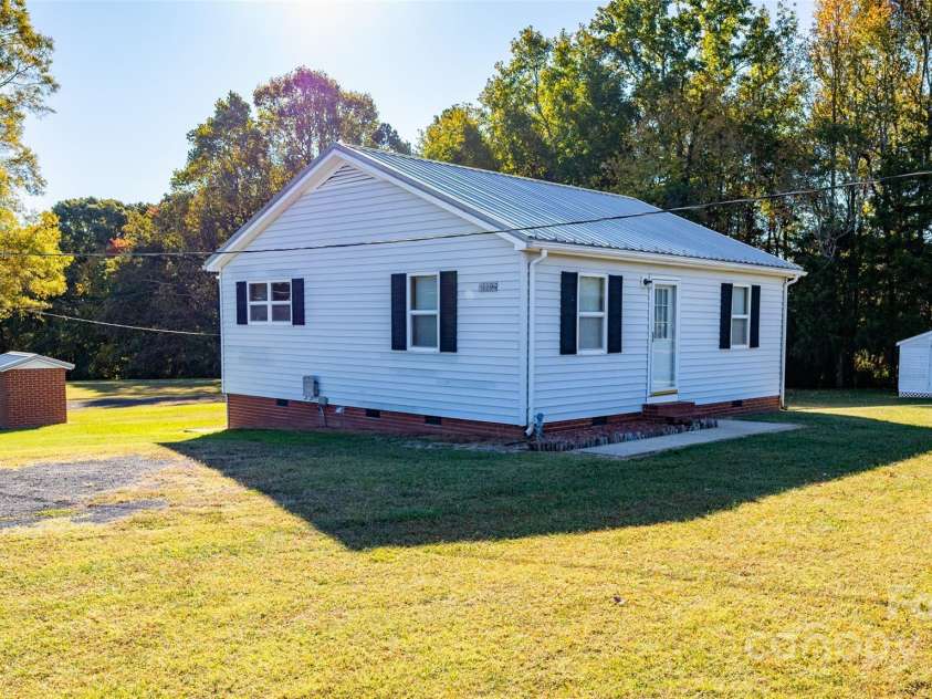 110 Jenkins Farm Lane, Mooresville, NC 28115.  MLS# CAR4316175, YatesRealty ID 252. 2 Bed/1 Bath Home