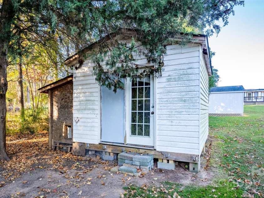 110 Jenkins Farm Lane, Mooresville, NC 28115.  MLS# CAR4316175, YatesRealty ID 252. Shed