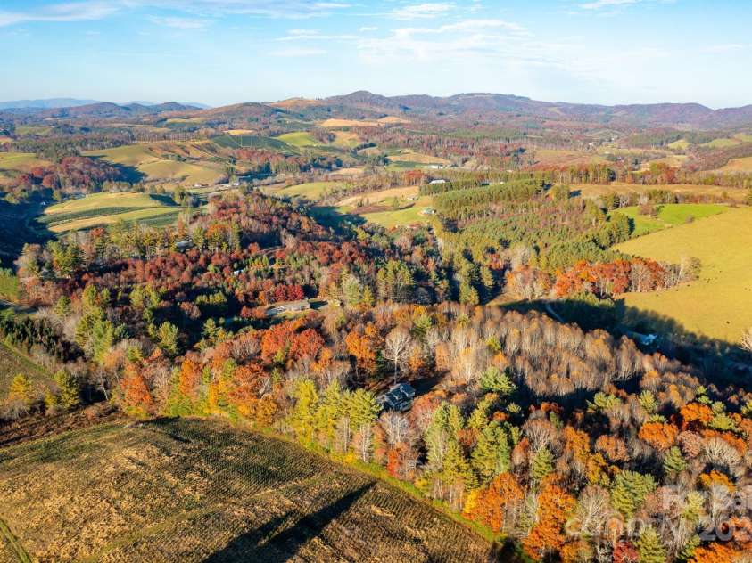 486 Hunter-Lysik Way, Laurel Springs, NC 28644.  MLS# CAR4197178, YatesRealty ID 252. 