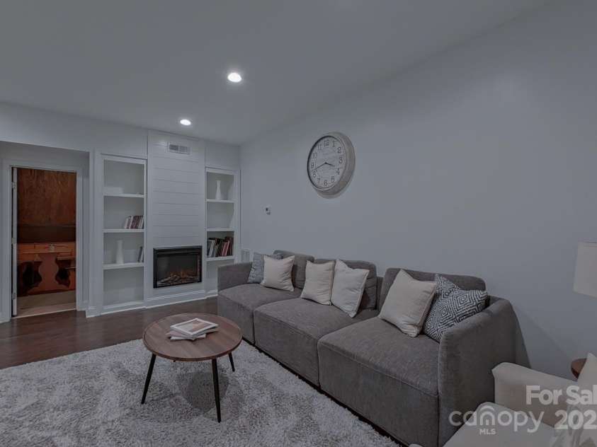 10604 Russet Place, Charlotte, NC 28227.  MLS# CAR4187601, YatesRealty ID 2520. 2nd Living room