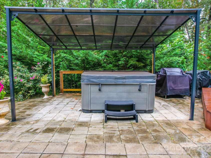 10604 Russet Place, Charlotte, NC 28227.  MLS# CAR4187601, YatesRealty ID 2520. 