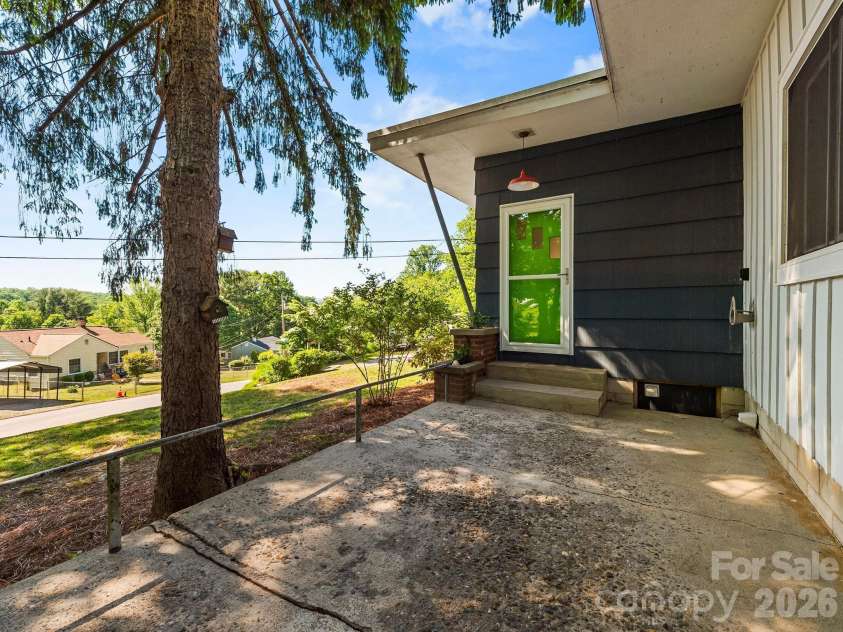 36 Robinwood Avenue, Asheville, NC 28806.  MLS# CAR4381844, YatesRealty ID 25201. 