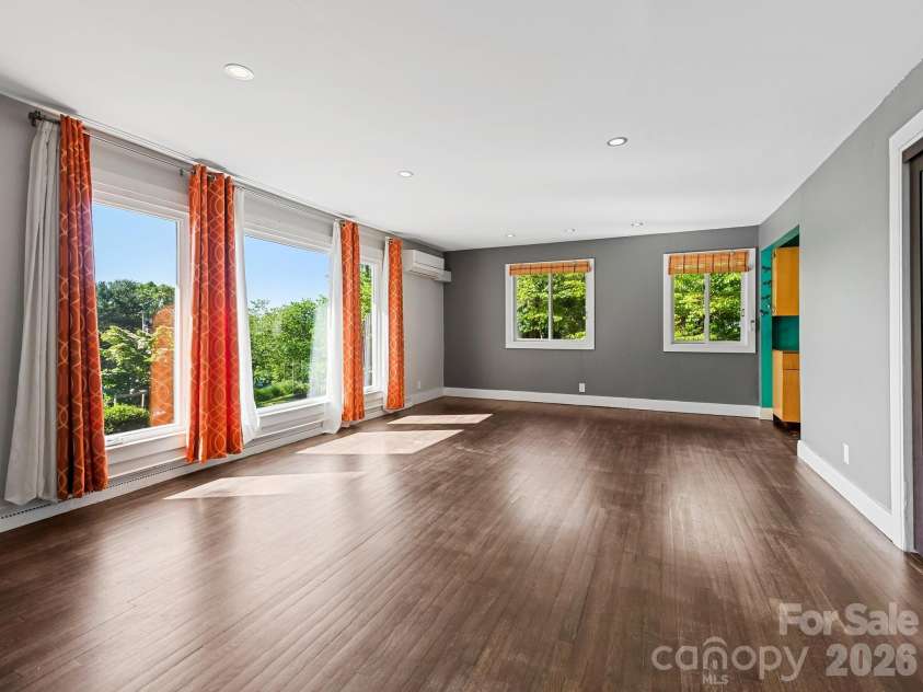 36 Robinwood Avenue, Asheville, NC 28806.  MLS# CAR4381844, YatesRealty ID 25201. 