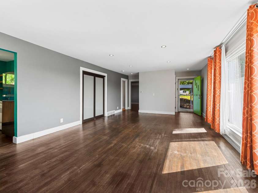 36 Robinwood Avenue, Asheville, NC 28806.  MLS# CAR4381844, YatesRealty ID 25201. 