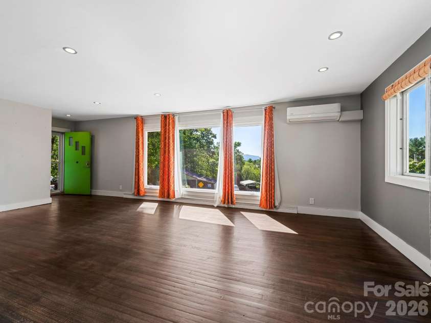 36 Robinwood Avenue, Asheville, NC 28806.  MLS# CAR4381844, YatesRealty ID 25201. 